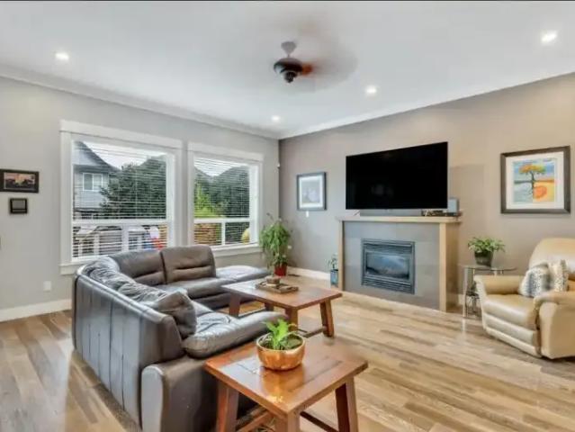For Rent 5 Bedroom House Langley BC DS101986746