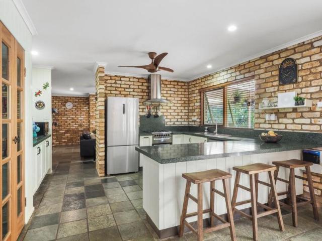 For Rent 5 Bedroom House Mullaway, NSW DS102578088