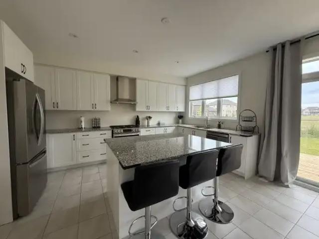 For Rent 5 Bedroom House South ON DS105185722