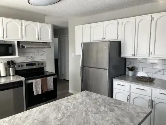 For Rent 5 Bedroom House Red Deer AB DS105543467