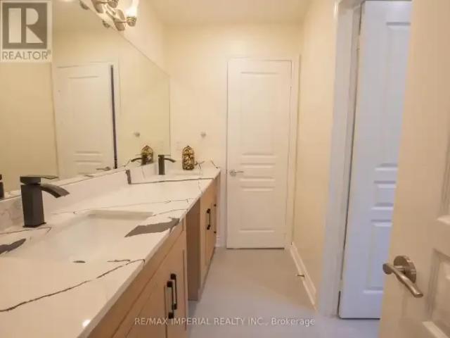 For Rent 5 Bedroom House Richmond Hill ON DLS102883671