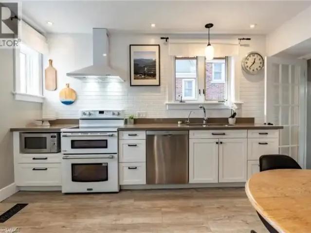 For Rent 5 Bedroom House Waterloo ON DS103487718