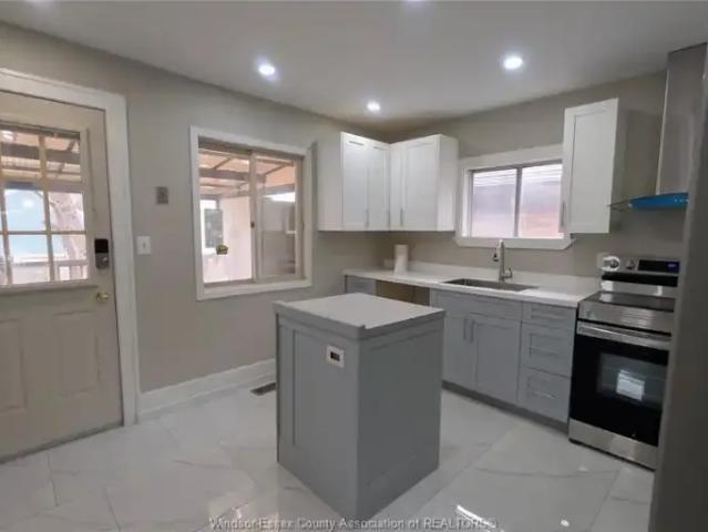 For Rent 5 Bedroom House Windsor ON DLS101878430