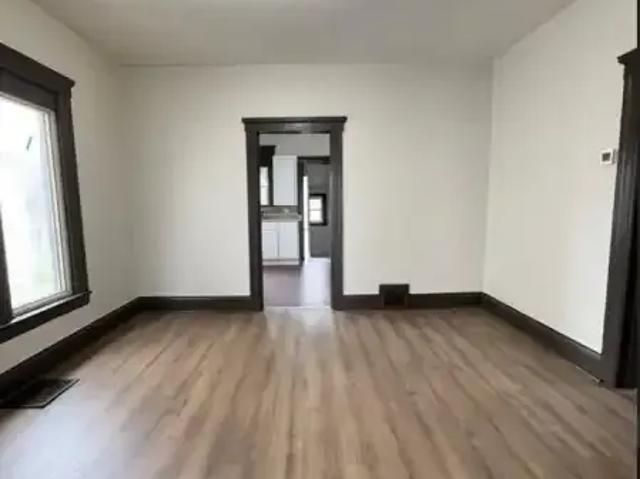 For Rent 5 Bedroom House Windsor ON DLS102085936