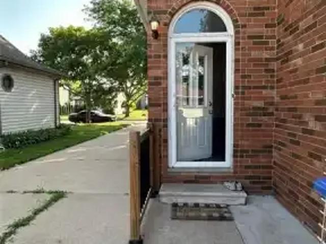For Rent 5 Bedroom House Windsor ON DS103740123
