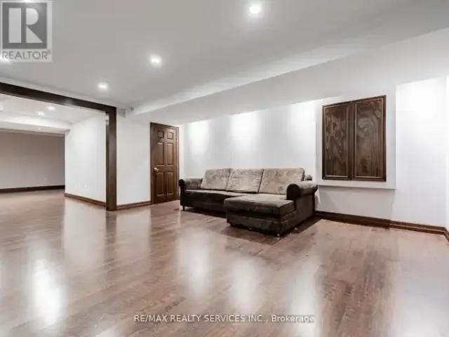 For Rent 5 Bedroom House Vaughan ON DLS103012065