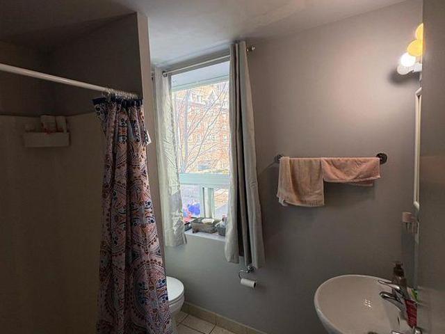 For Rent 5 Bedroom Shared Living/roommate Waterloo ON DS97421569