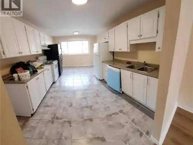 For Rent 5 Bedroom Townhouse Waterloo ON DS105087998