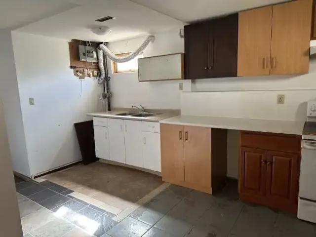 For Rent 6 Bedroom House Calgary AB DS104179557