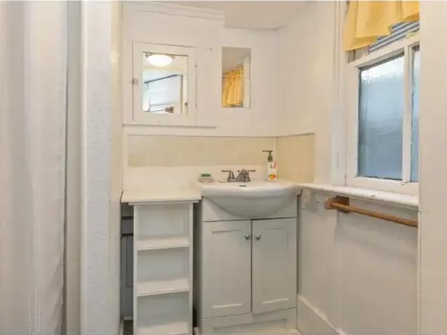 For Rent 6 Bedroom House Surrey BC DS102701578