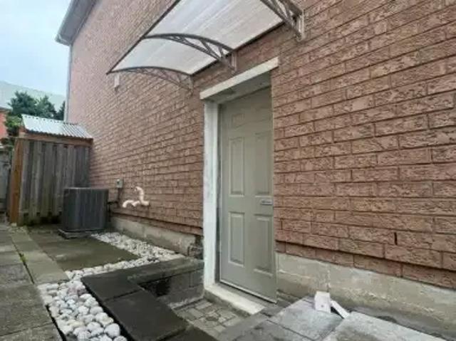 For Rent 6 Bedroom House Richmond Hill ON DS103390718