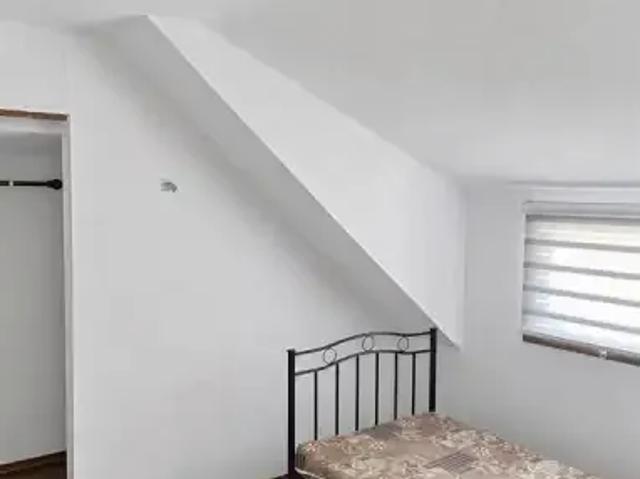 For Rent 6 Bedroom House Windsor ON DLS102883780