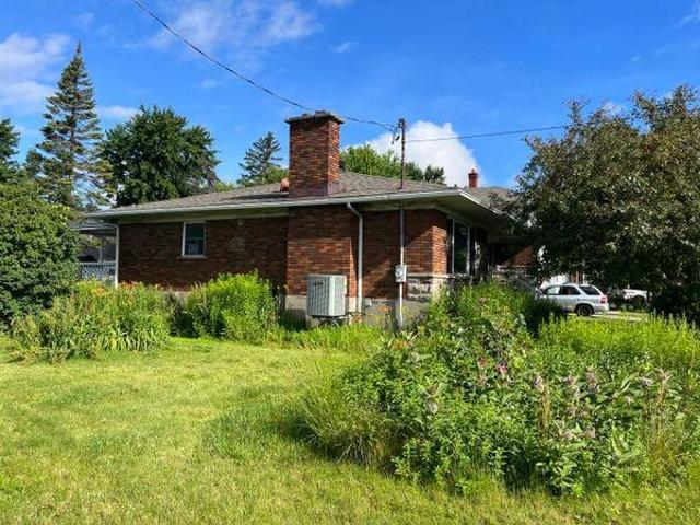 For Rent 6 Bedroom Shared Living/roommate Dorval QC DS96648609