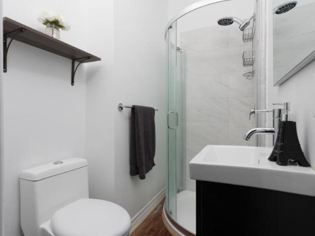 For Rent 6 Bedroom Shared Living/roommate Toronto Toronto DS90562037