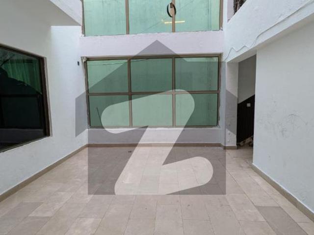 FOR RENT 777 Sq Yard 22 Beds Triple Storey House For Commercial F_6/1 F 6