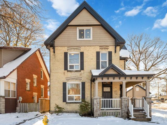 FOR RENT: 79 Beaconsfield – Unit 2