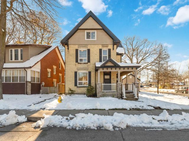 FOR RENT: 79 Beaconsfield – Unit 3