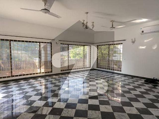 FOR RENT 800 SQYRD Fully Renovated Double Unit House E_7