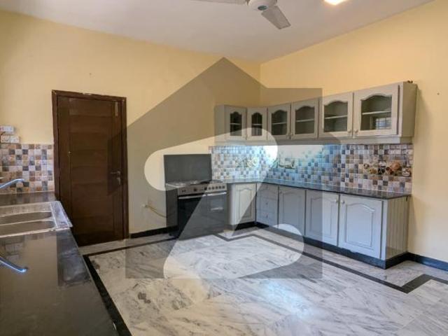 FOR RENT 800 Sqyrd Renovated 4 Beds Double Unit House E_7 E 7