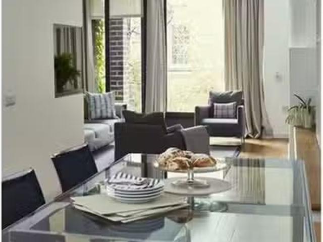 For Rent! 85 Waterloo Place, is for rent
