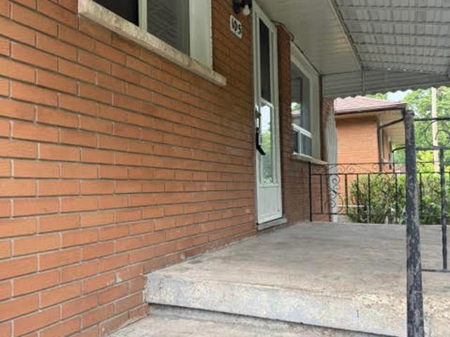 FOR RENT: 105 Gladstone