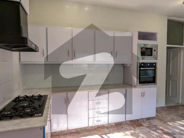 FOR RENT 1200 Sqyrd 4 Beds Single Storey House Only Foreigners F_6/2 F 6