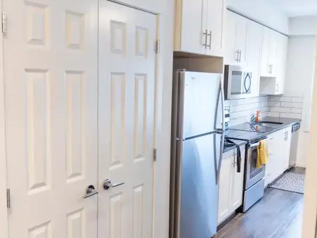 For Rent 1 Bedroom Condo Calgary AB DS103215600