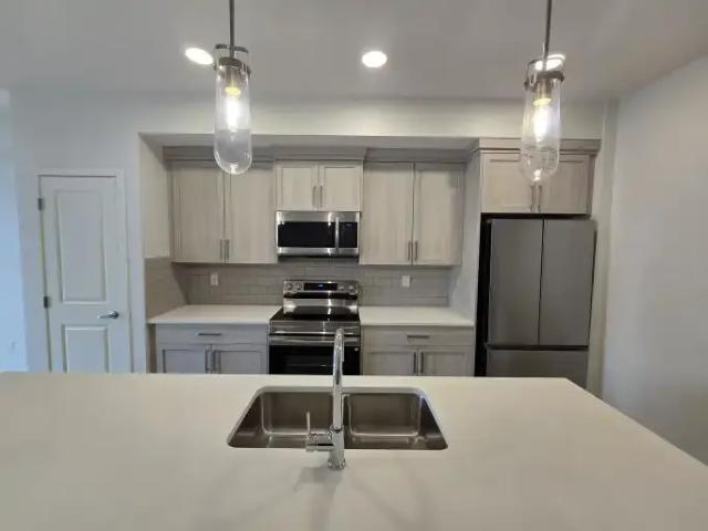For Rent 1 Bedroom Condo Calgary AB DS104257300