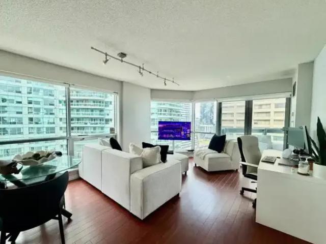 For Rent 1 Bedroom Condo Toronto ON DS103322468