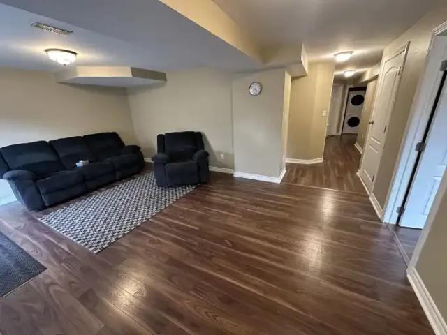 For Rent 1 Bedroom Apartment Newmarket ON DS101301613
