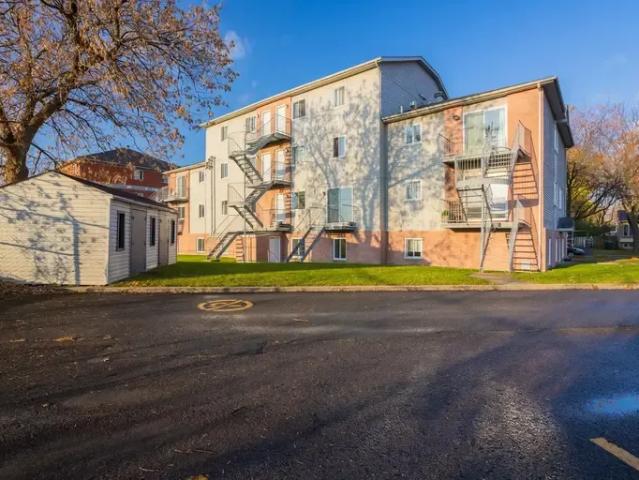 For Rent 1 Bedroom Apartment Candiac QC DS96430452