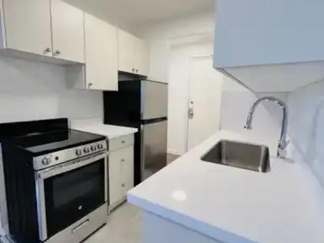 For Rent 1 Bedroom Apartment East York ON DS99146237