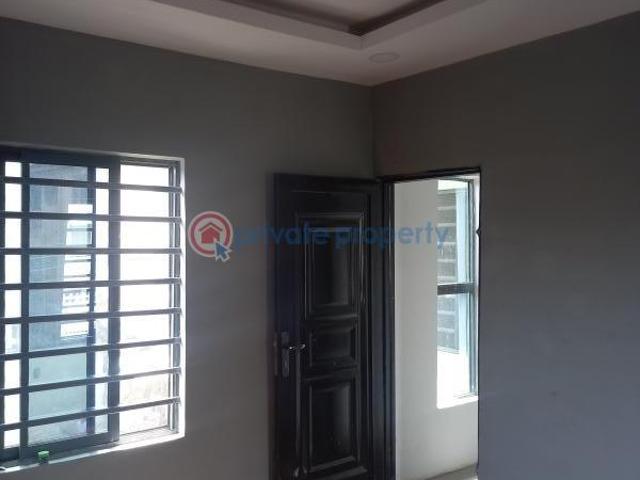 For rent: 1 bedroom Flat & Apartment Off Lawanson Road, Surulere Lagos PID: 7PBFLR | Private Property Nigeria