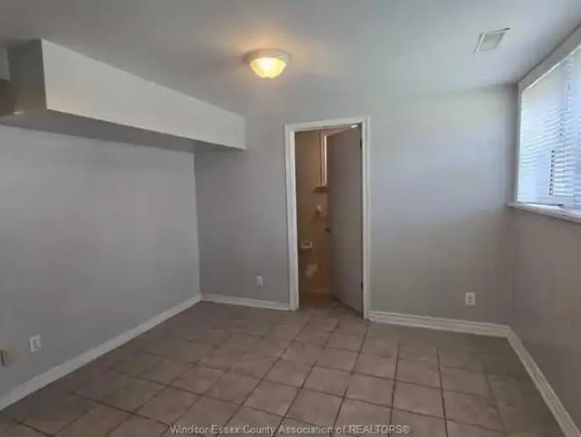 For Rent 1 Bedroom House Windsor ON DS103338641