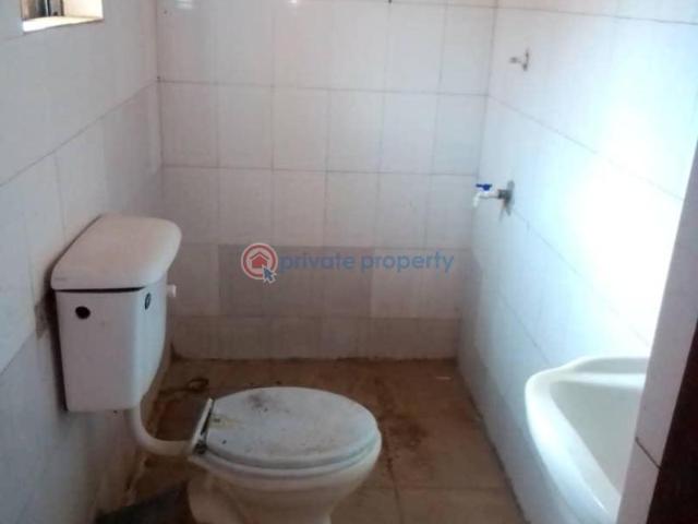 For rent: 1 bedroom Self Contain New Garage, Akala Express Ibadan Oyo PID: 5PCSTK | Private Property Nigeria