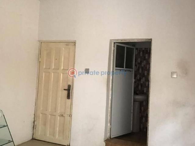 For rent: 1 bedroom Self Contain Ago Palace Isolo Lagos PID: 7PCNDW | Private Property Nigeria