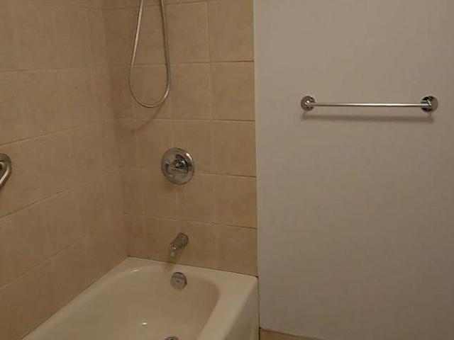 For Rent 1 Bedroom Shared Living/roommate Montréal QC DLS91232025