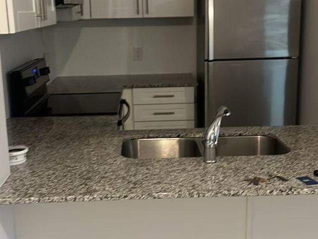 For Rent 1 Bedroom Shared Living/roommate Oakville ON DS91232660