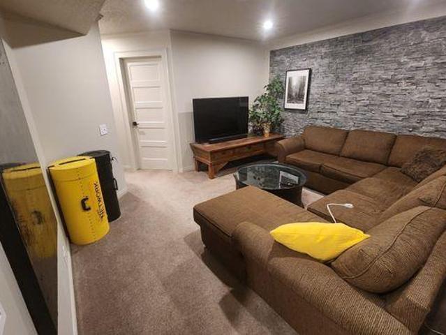 For Rent 1 Bedroom Shared Living/roommate Calgary AB DLS97421228