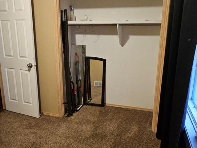 For Rent 1 Bedroom Shared Living/roommate Calgary AB DS97414982