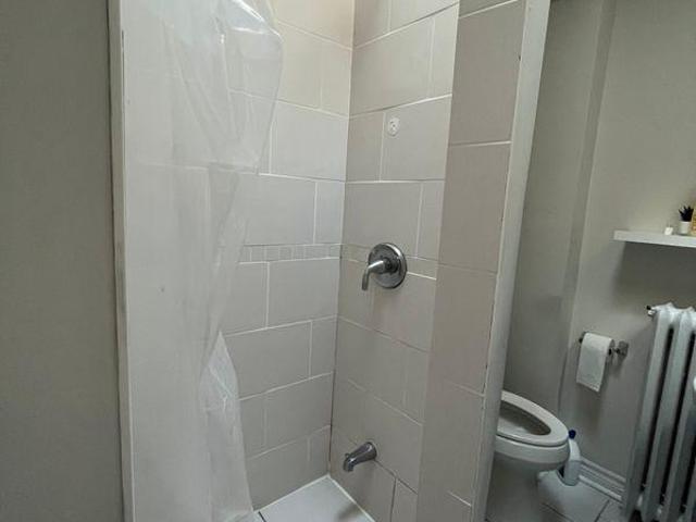 For Rent 1 Bedroom Shared Living/roommate Toronto ON DS96647261