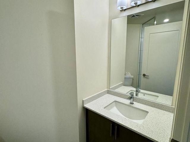 For Rent 1 Bedroom Shared Living/roommate Vaughan ON DS97419432