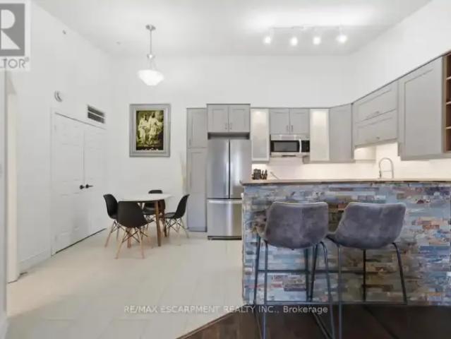 For Rent 1 Bedroom Townhouse Burlington ON DS102701428