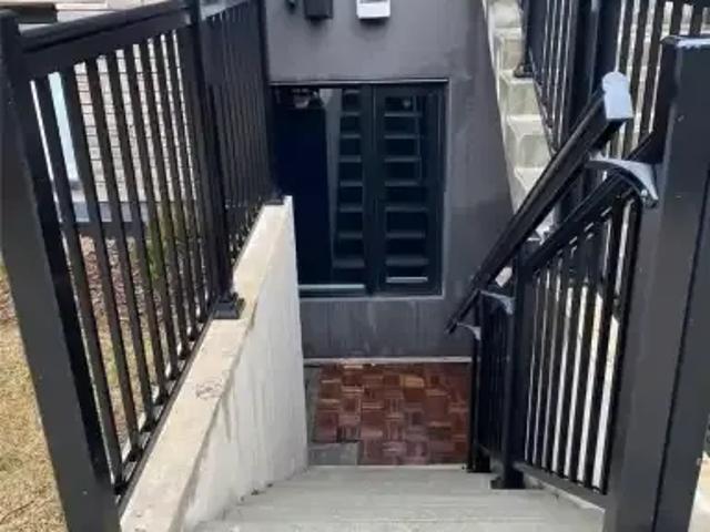 For Rent 1 Bedroom Townhouse Burlington ON DS102883571