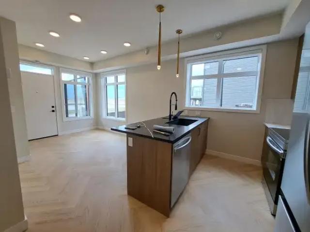 For Rent 1 Bedroom Townhouse Calgary AB DS104711459
