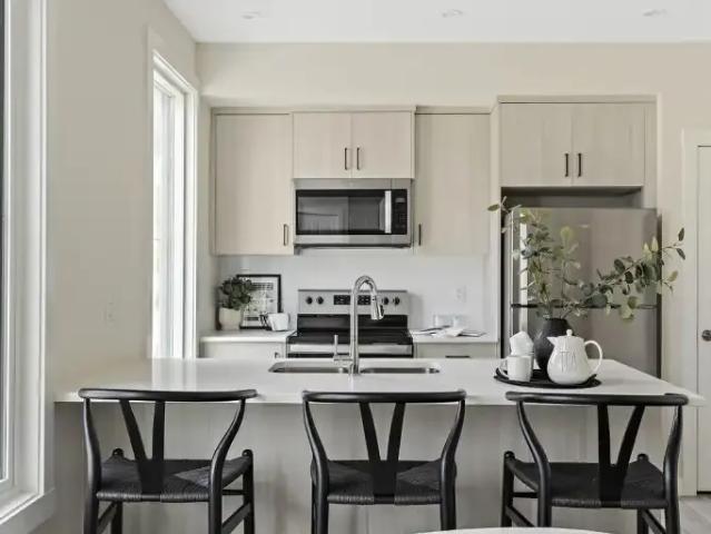 For Rent 1 Bedroom Townhouse Calgary AB DS104181631