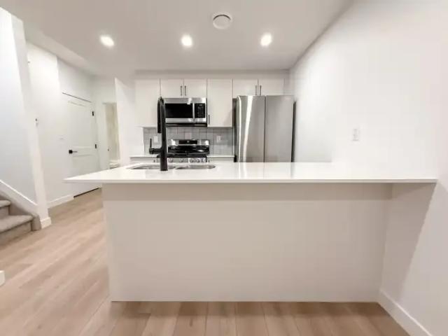 For Rent 1 Bedroom Townhouse Edmonton AB DS104362779