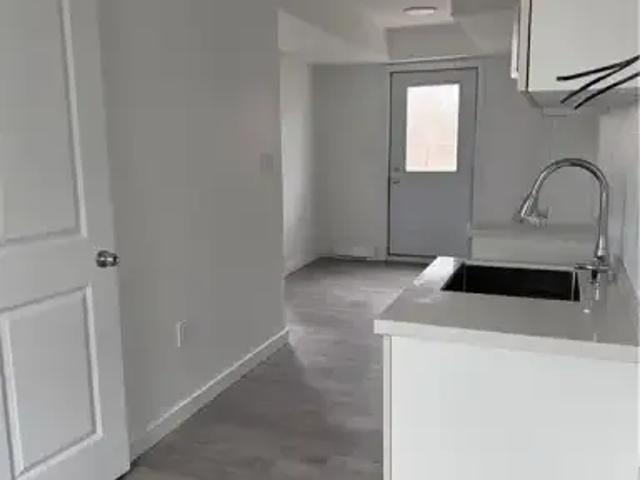 For Rent 1 Bedroom Townhouse Welland ON DS100527513