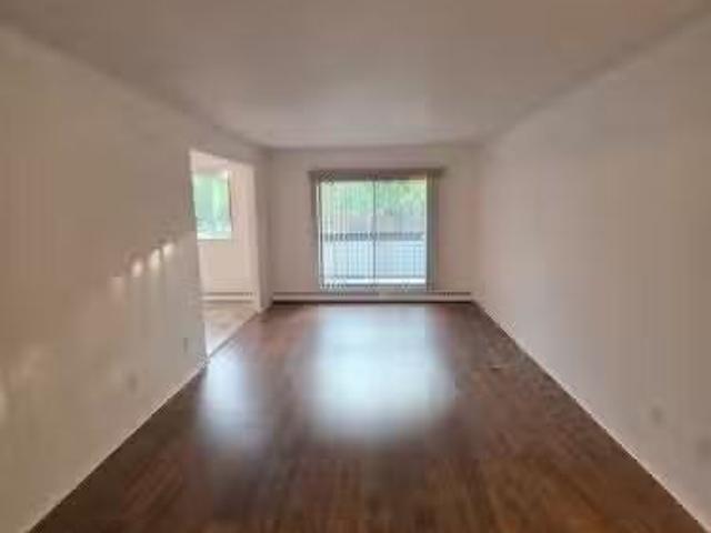 For Rent! 1 BR 103 550 Rue Varennes, Longueuil Le Vieux Longu.