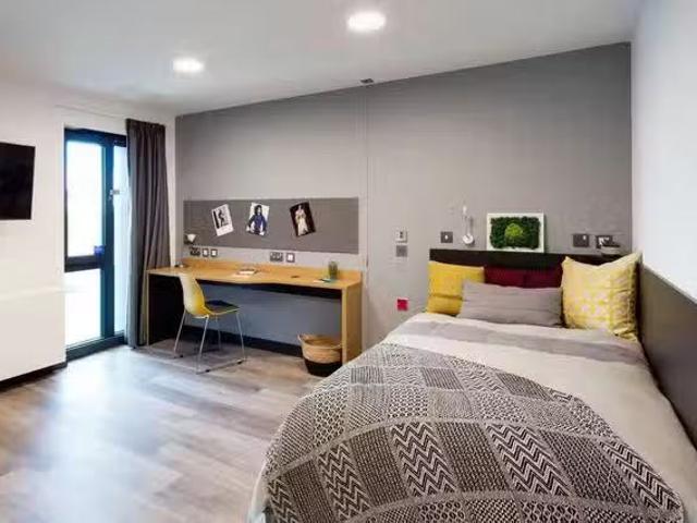 For Rent! 1 Room Gold En Suite 4 Bed